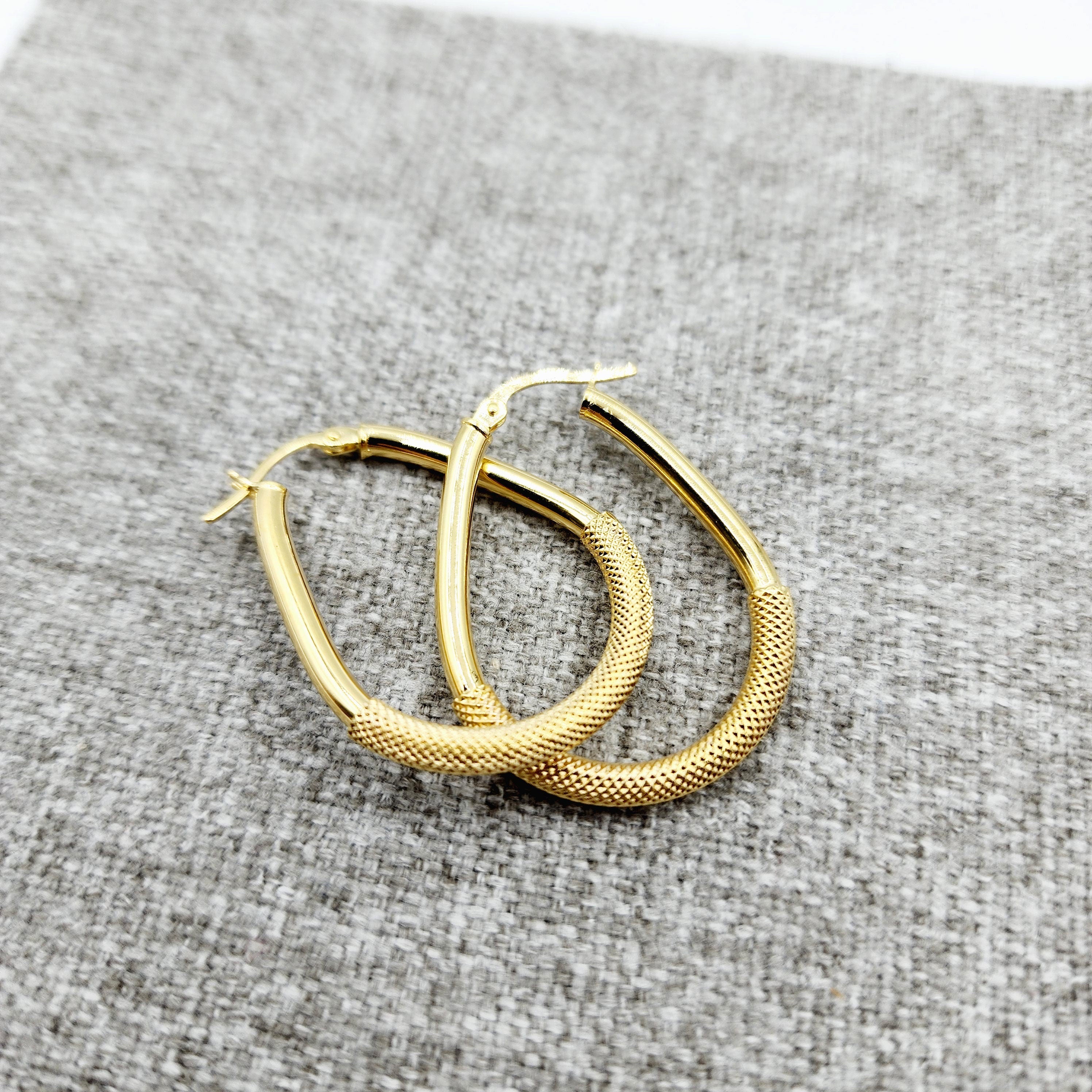 10K Yellow Gold Textured Oval Hoop Earrings , Classic Everyday Gold Hoops