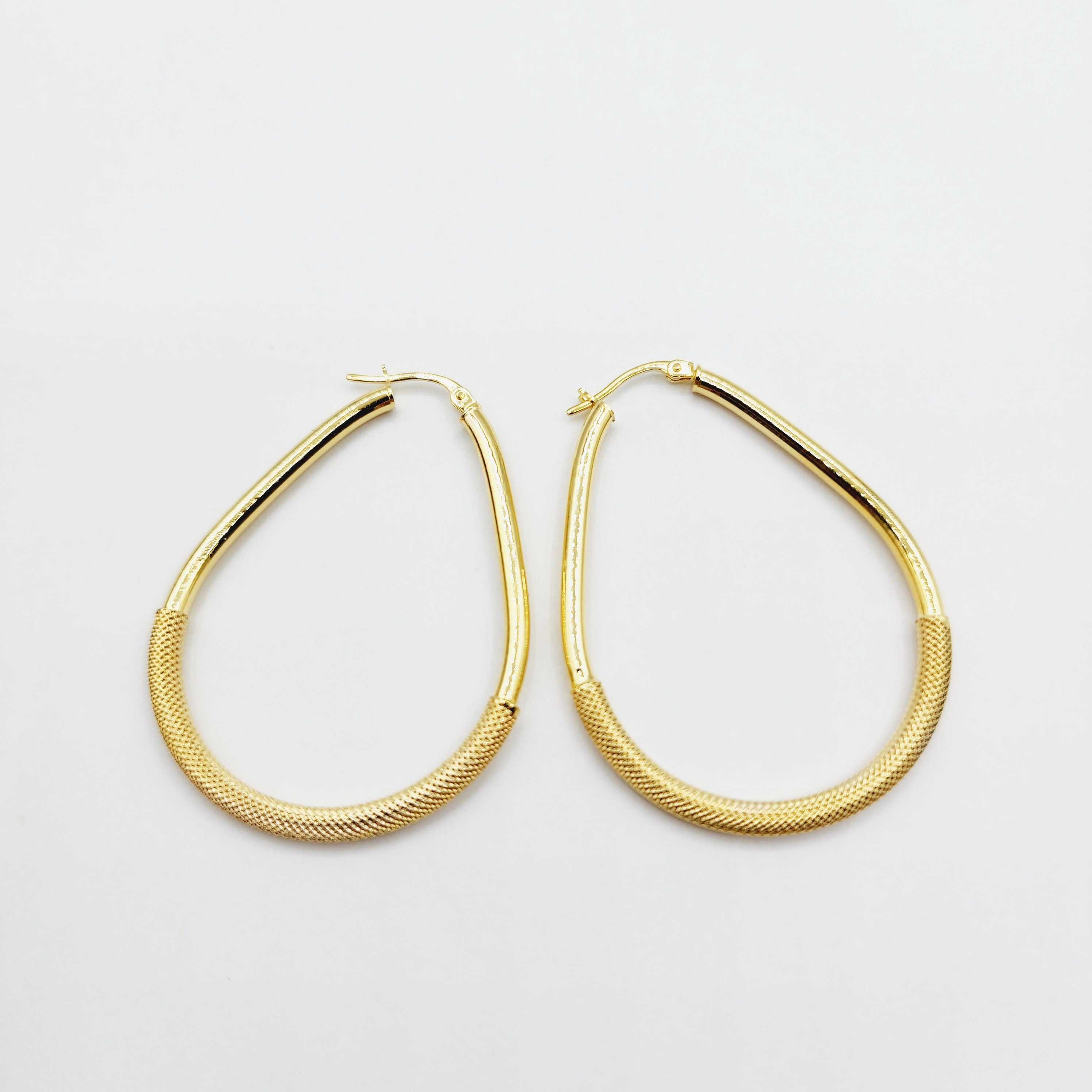 10K Yellow Gold Textured Oval Hoop Earrings , Classic Everyday Gold Hoops