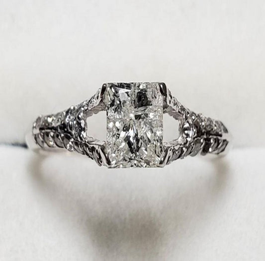 10K White Gold Diamond Ring