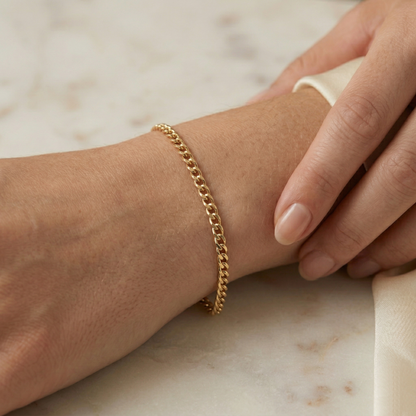 18K Yellow Gold Curb Chain Bracelet | Classic Gold Jewelry