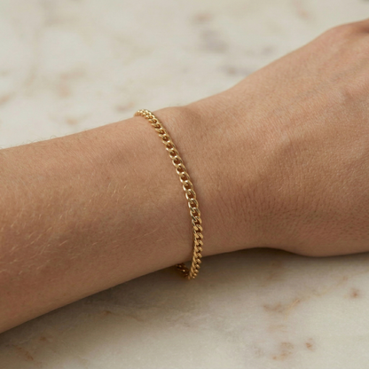 18K Yellow Gold Curb Chain Bracelet | Classic Gold Jewelry