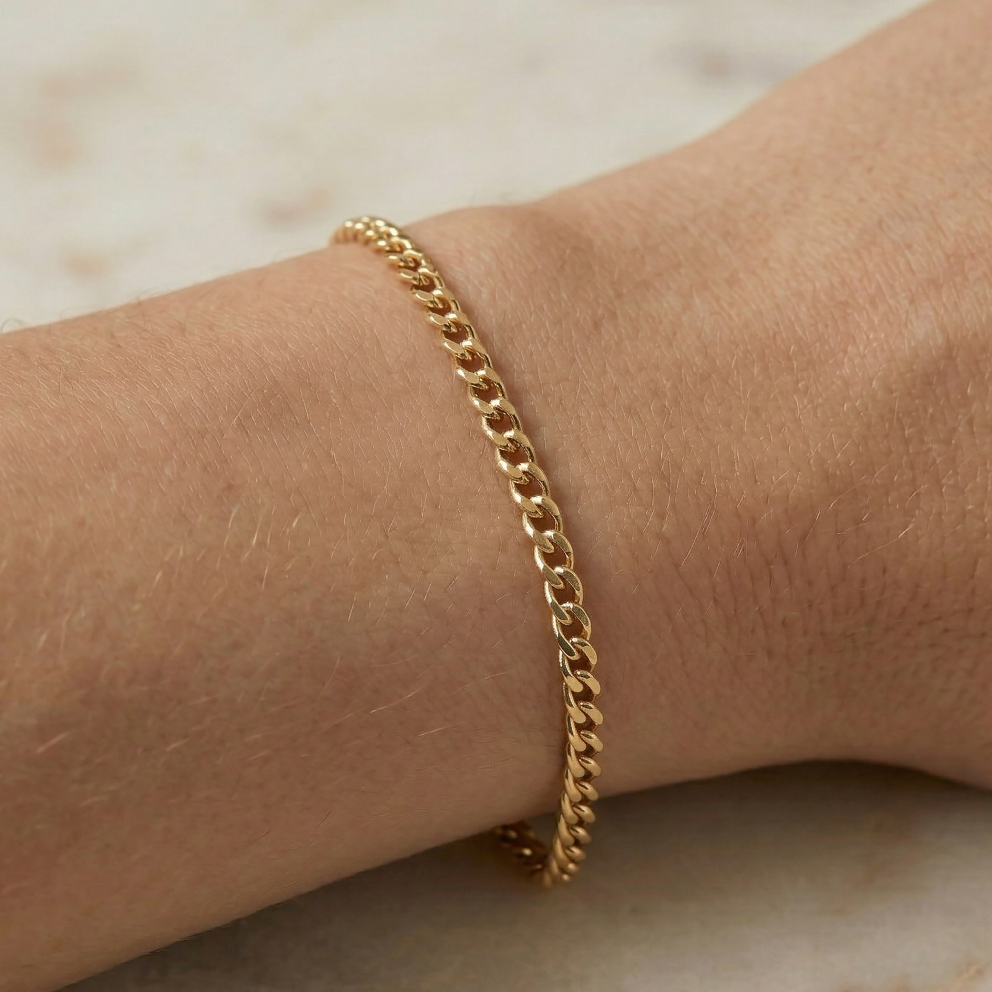 18K Yellow Gold Curb Chain Bracelet | Classic Gold Jewelry