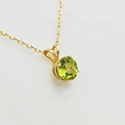 14K Yellow Gold Heart Peridot 6x6mm Pendant Necklace, Genuine Gemstone Jewellery for Women, August Birthstone, Green Gemstone Pendant