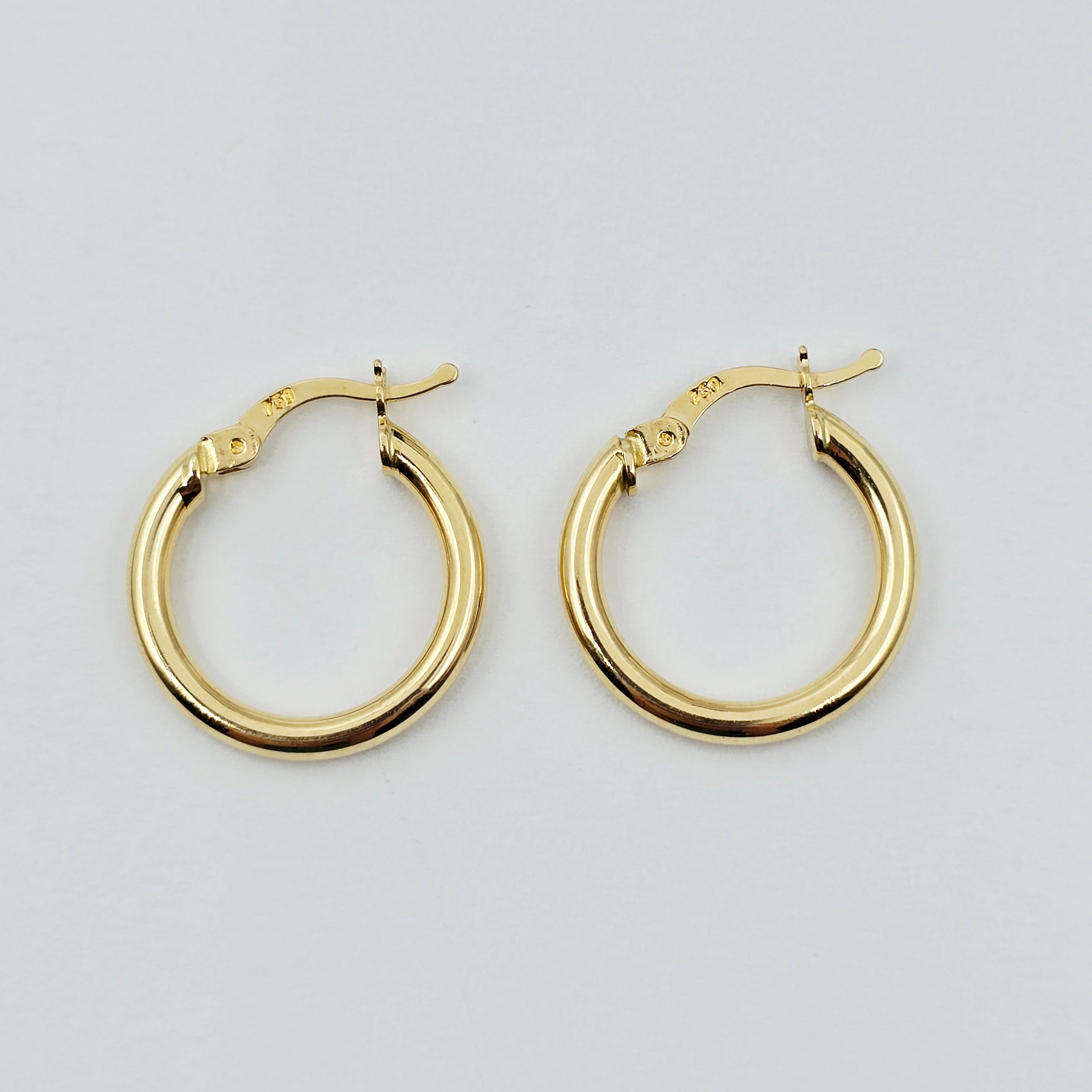 18K Solid Gold Hoop Earrings: Classic Everyday Jewelry