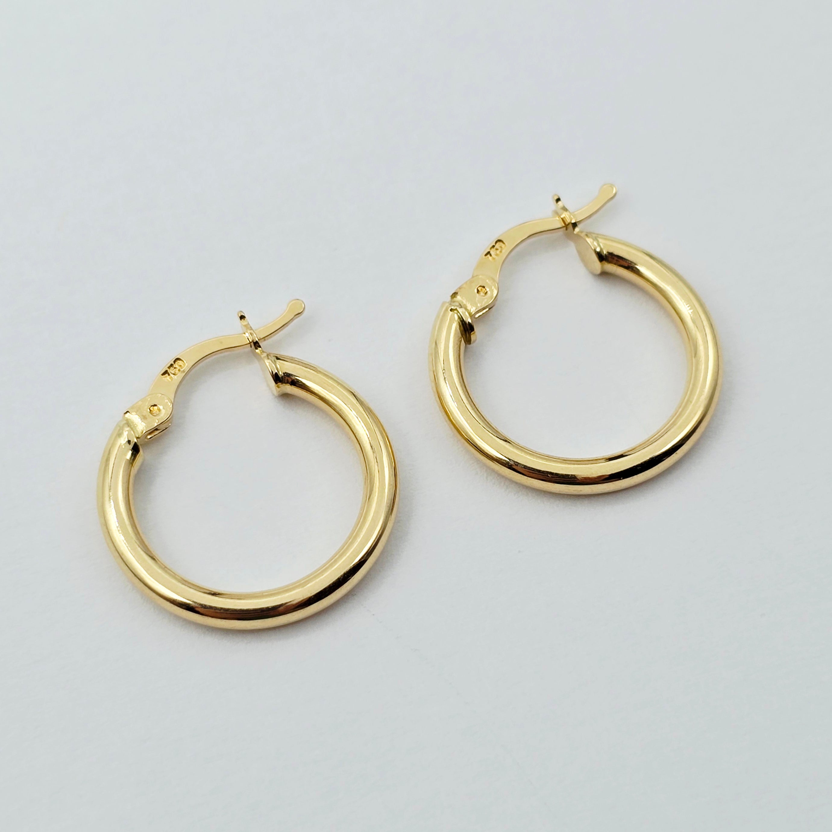 18K Solid Gold Hoop Earrings: Classic Everyday Jewelry
