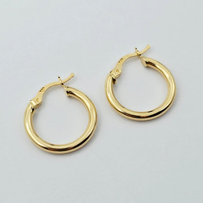 18K Solid Gold Hoop Earrings: Classic Everyday Jewelry