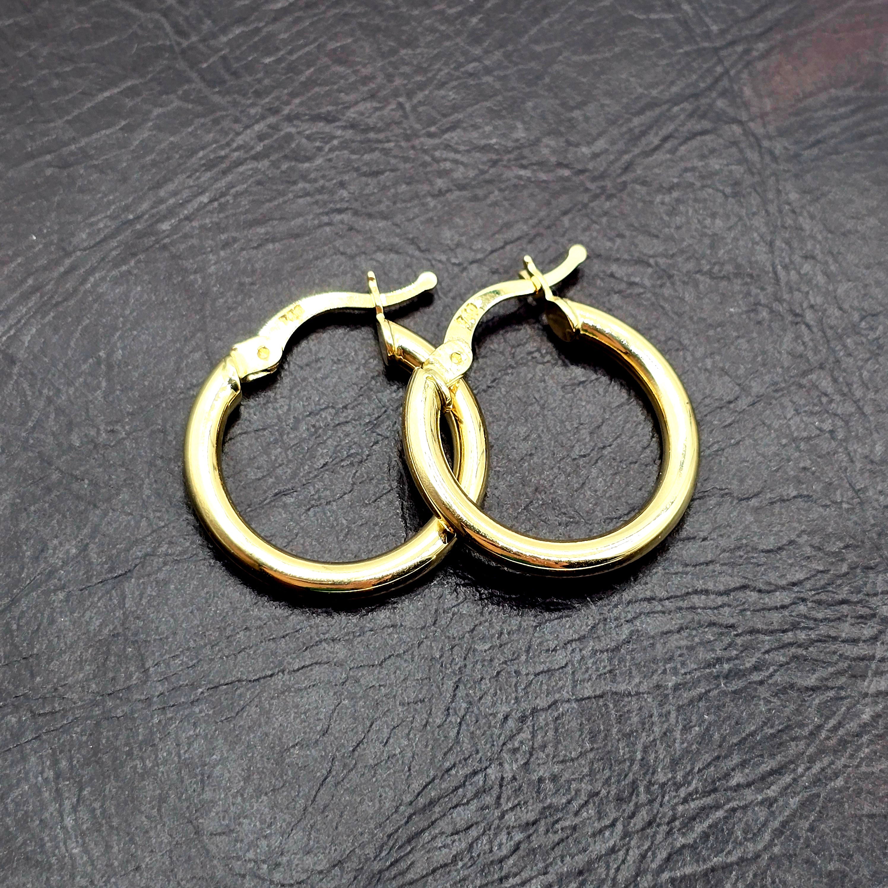 18K Solid Gold Hoop Earrings: Classic Everyday Jewelry