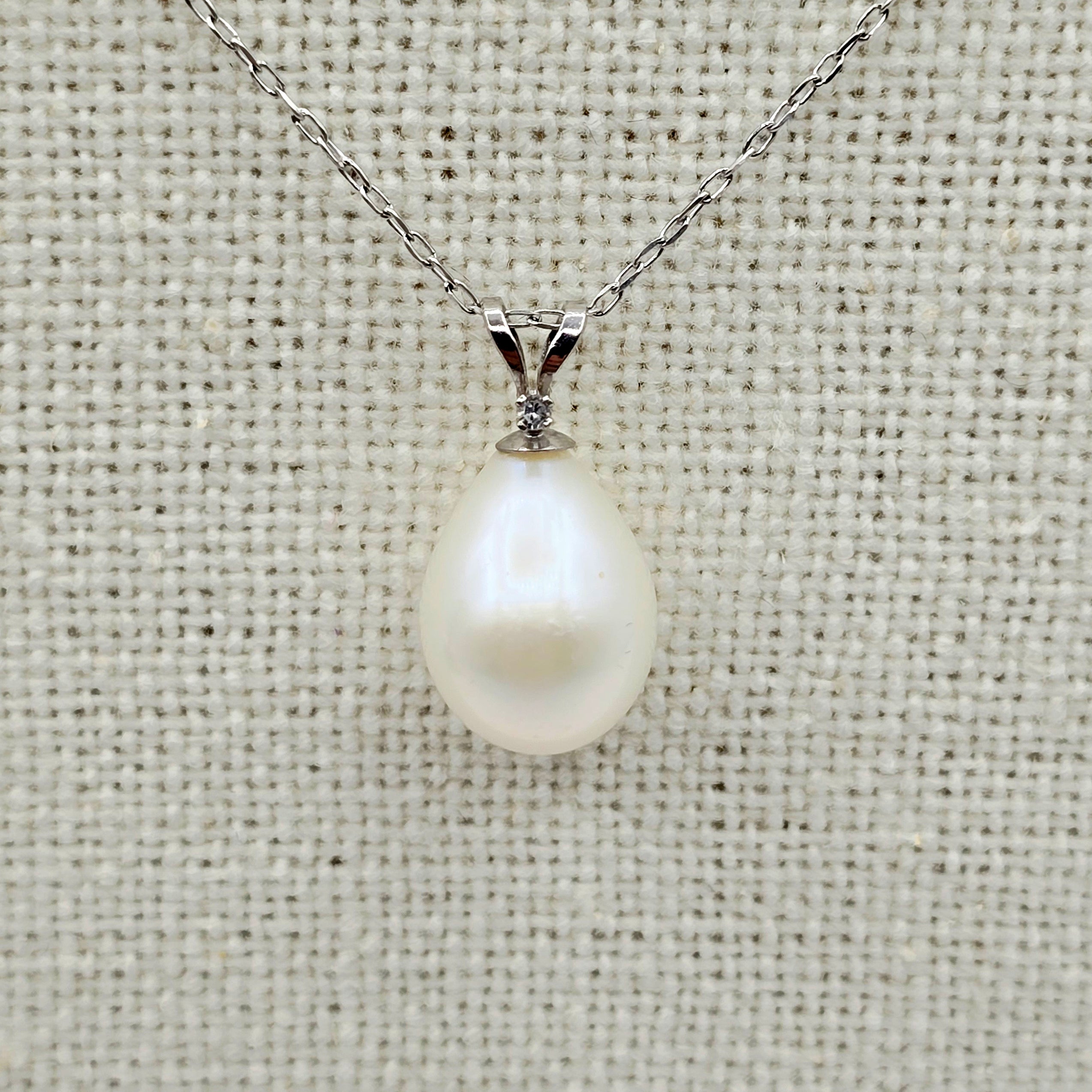 14K White Gold Genuine Freshwater Pearl Pendant