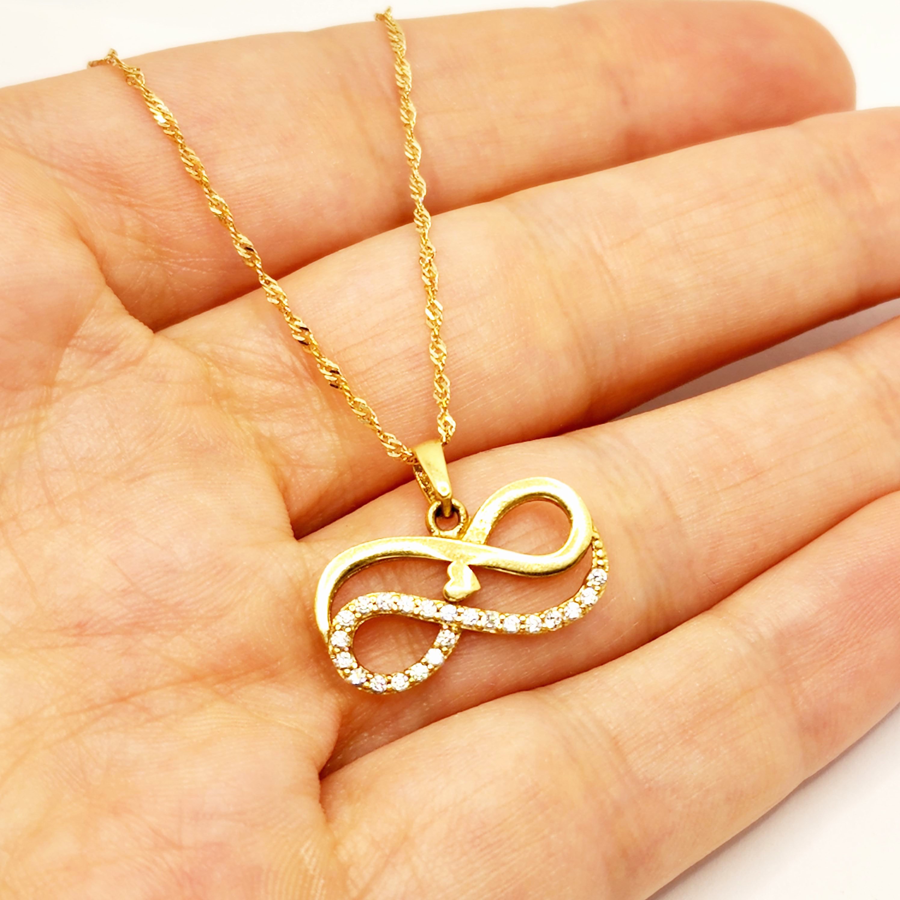 18K Yellow Gold Pendant with Chain