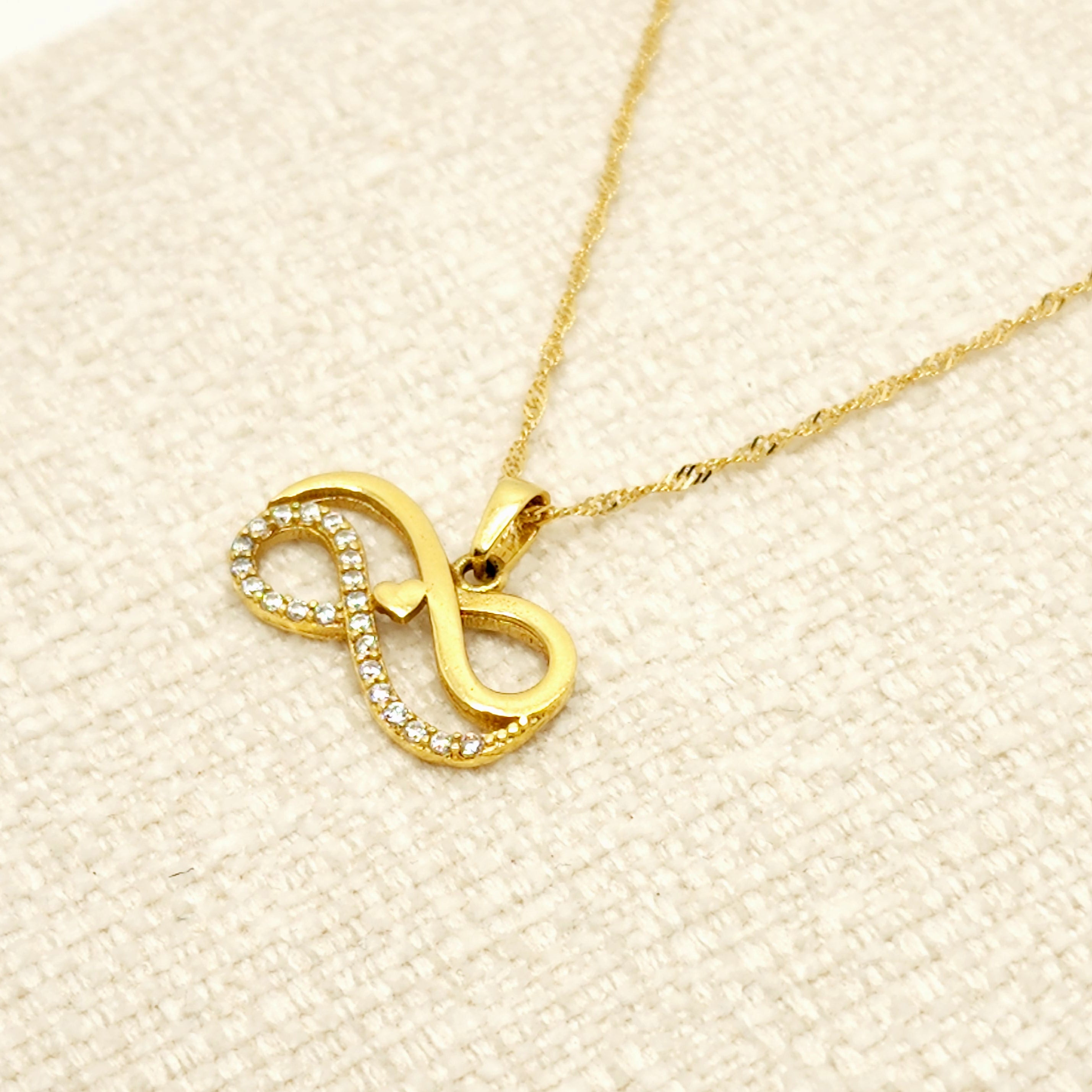 18K Yellow Gold Pendant with Chain