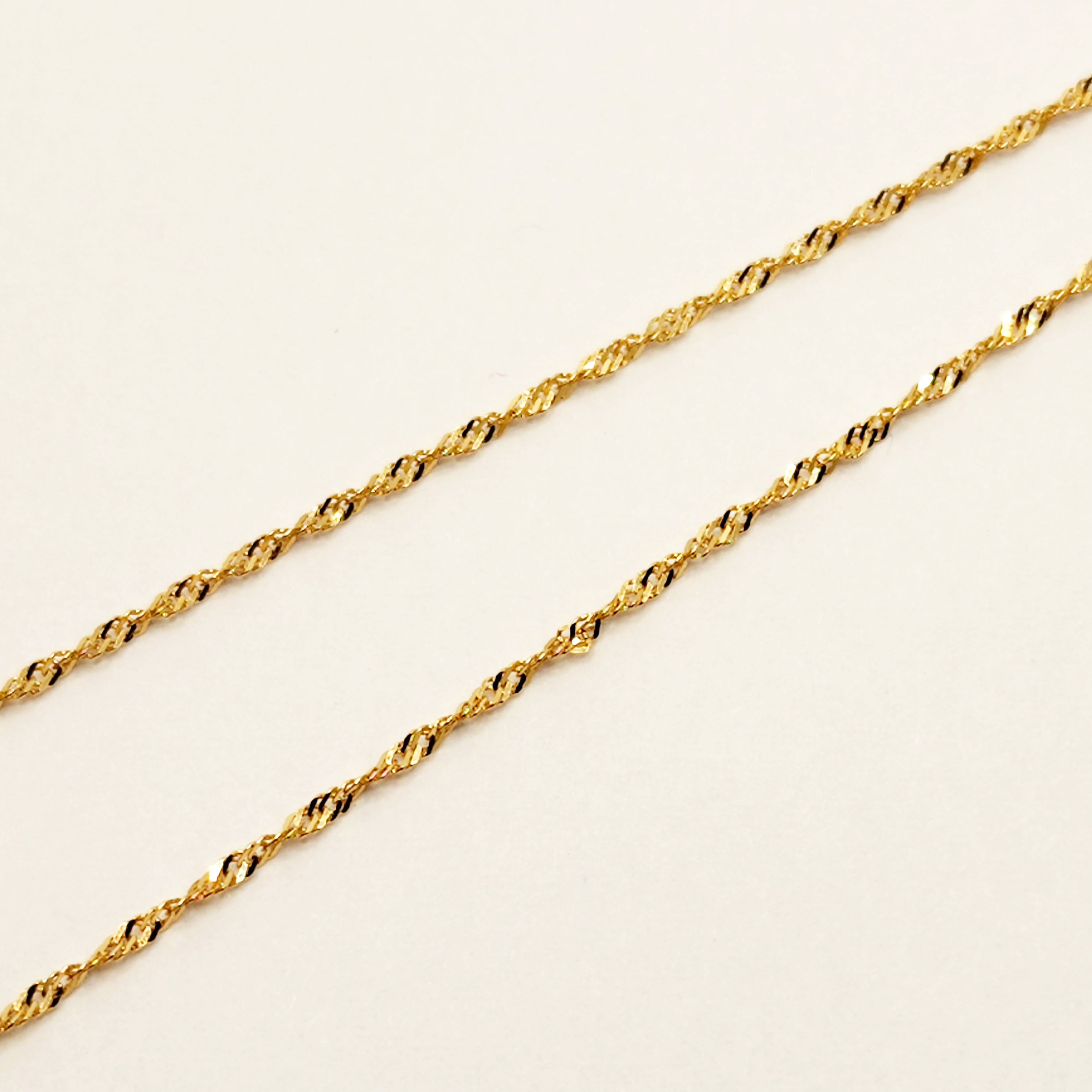 18K Yellow Gold Pendant with Chain