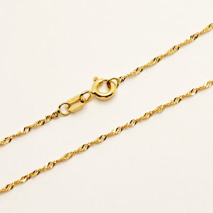 18K Yellow Gold Pendant with Chain