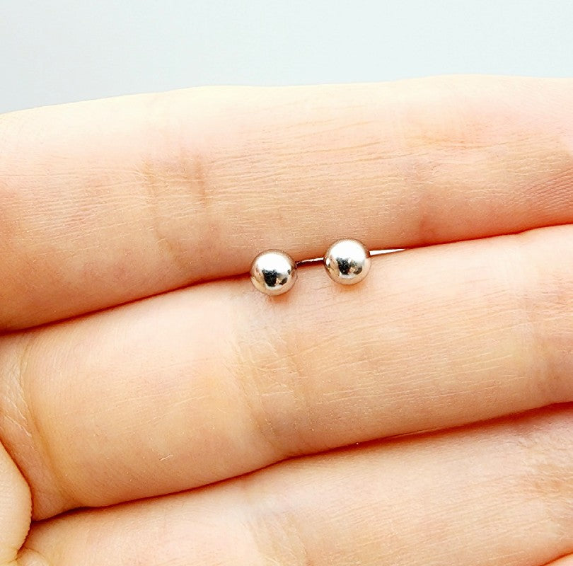 14K White Gold Ball 3.9mm Stud Earrings