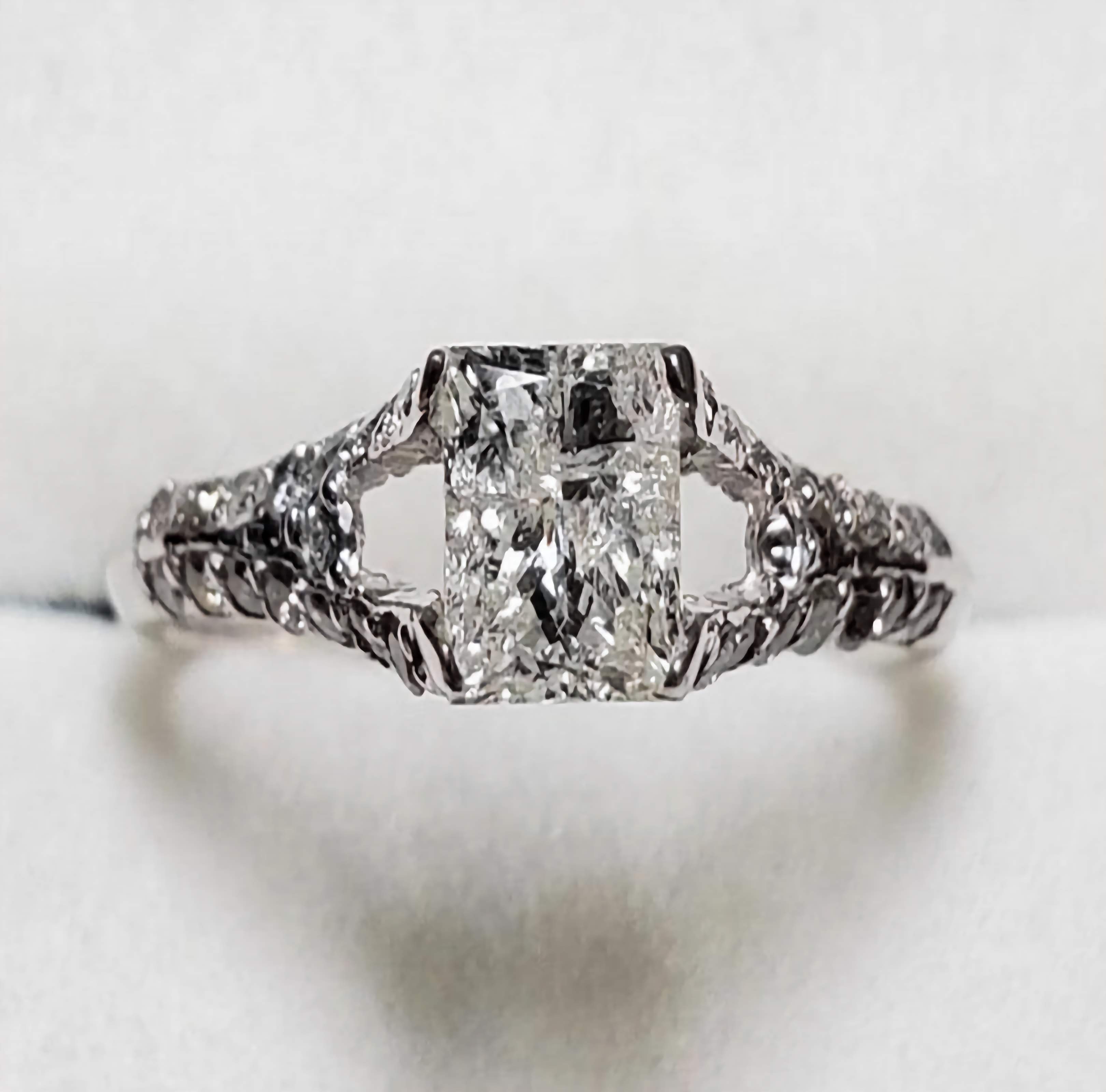 10K White Gold Diamond Ring