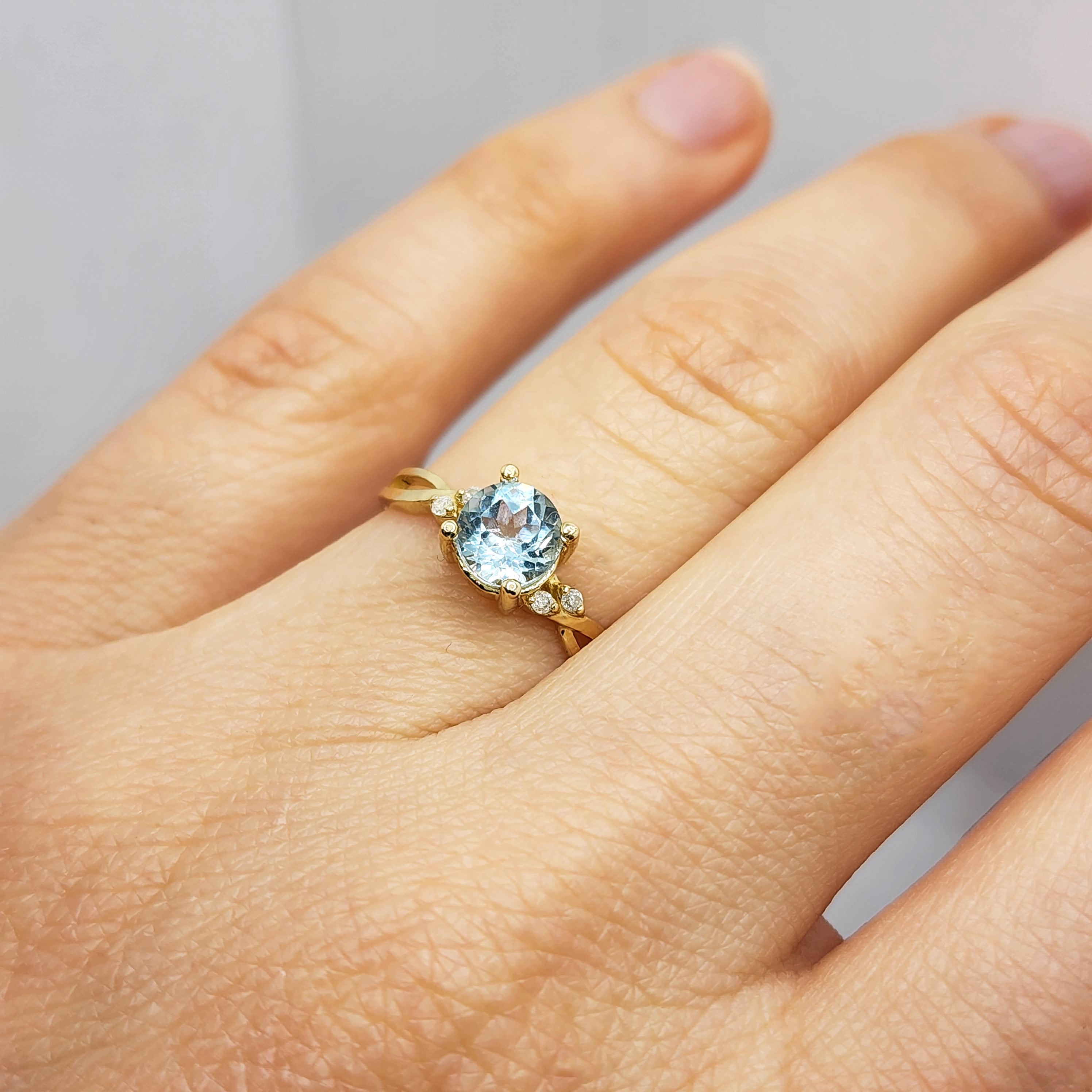 10K Yellow Gold Aquamarine 6x6mm with Diamond 0.04ct Ring