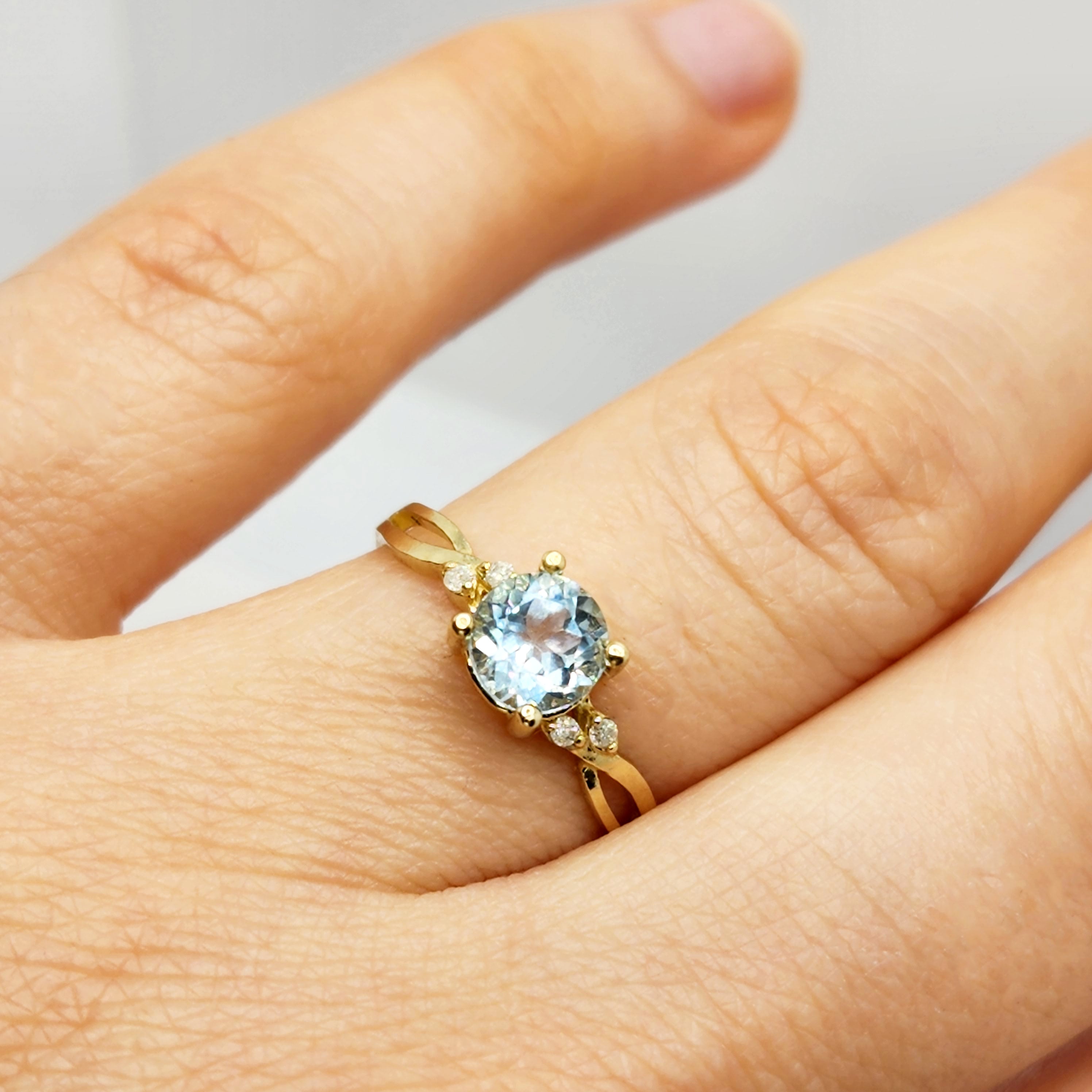 10K Yellow Gold Aquamarine 6x6mm with Diamond 0.04ct Ring