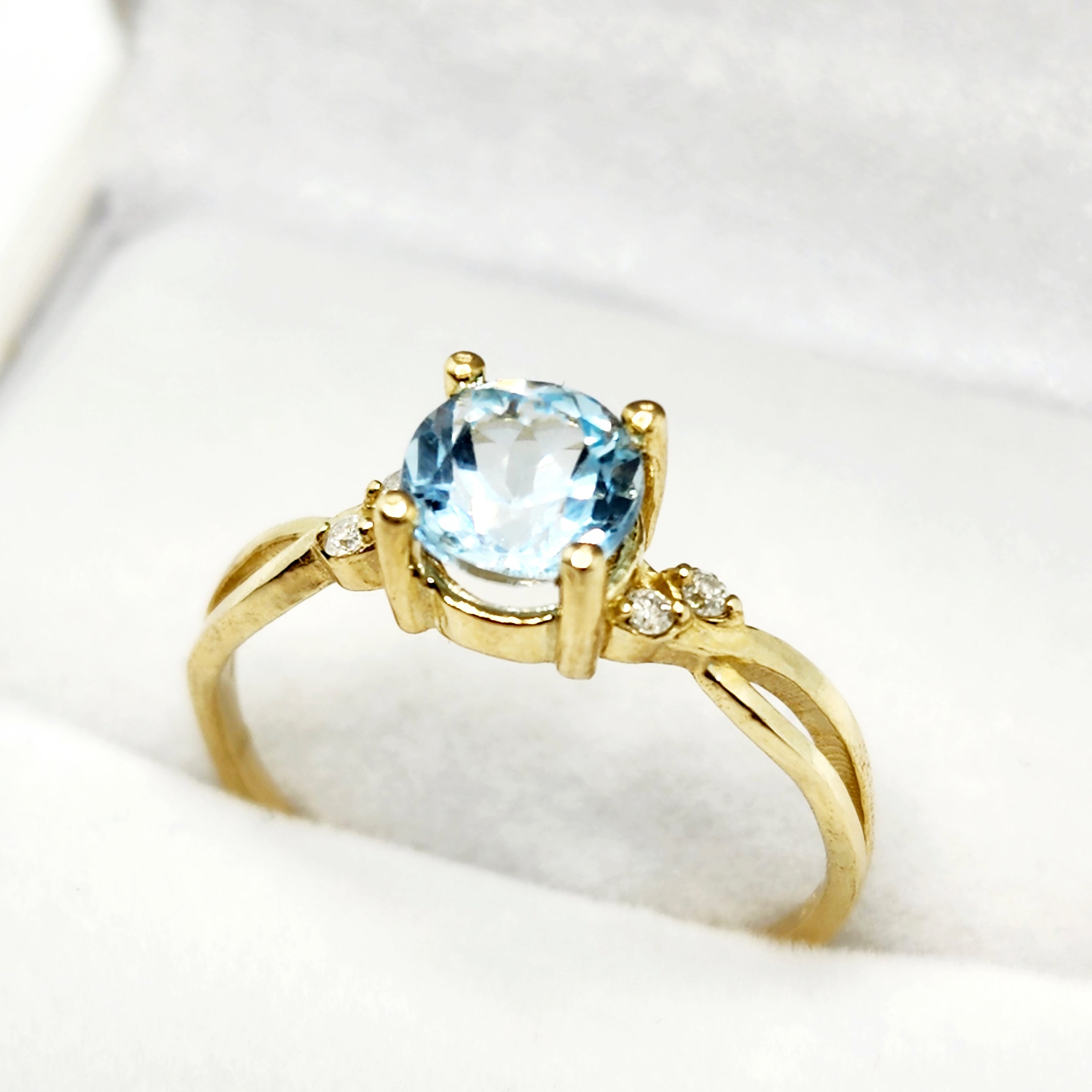 10K Yellow Gold Aquamarine 6x6mm with Diamond 0.04ct Ring