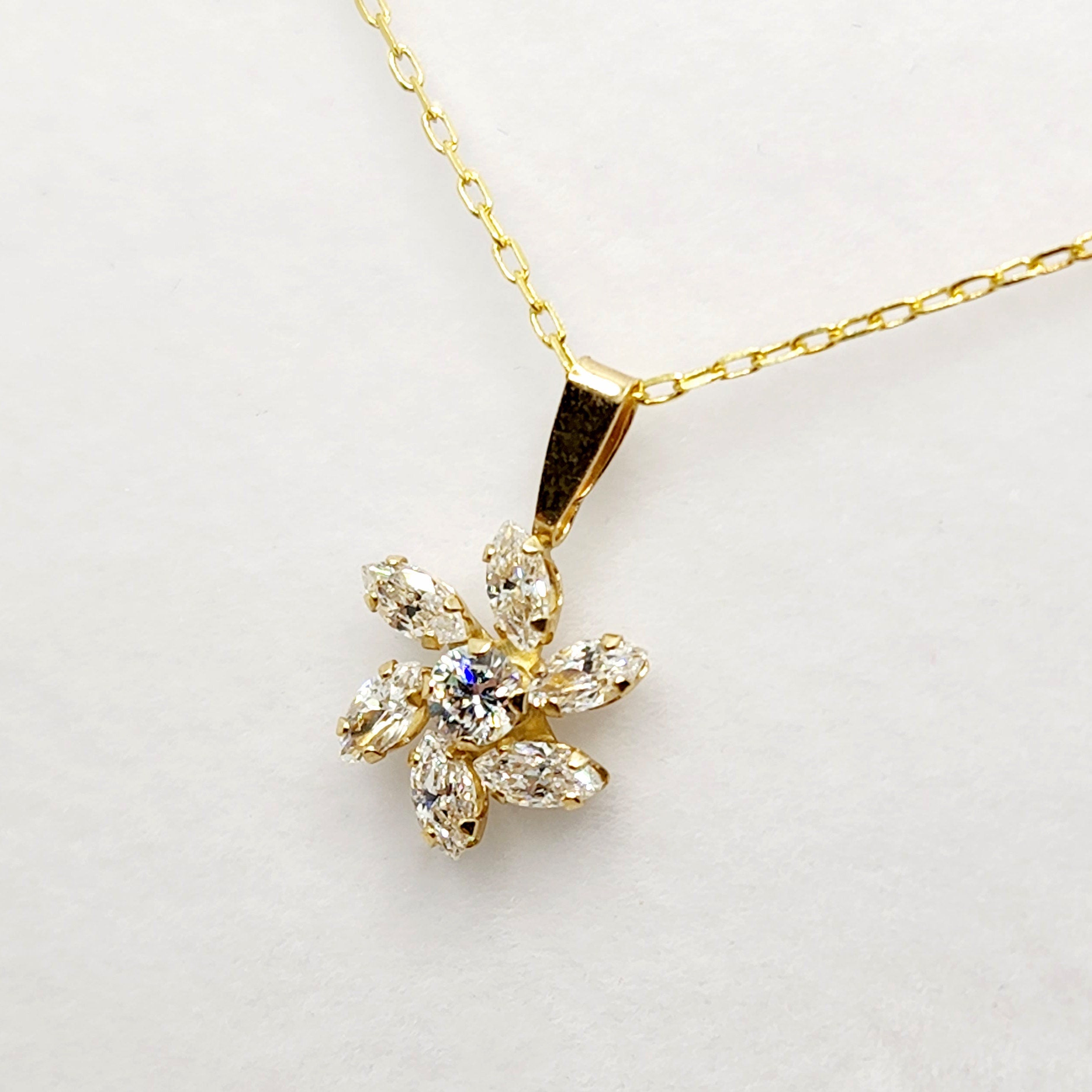 Sparkling CZ Starburst 10KT Gold Pendant, Cubic Zirconia Pendant, Shimmering Jewelry, Dazzling Starburst Design Pendant Elegant Accessories
