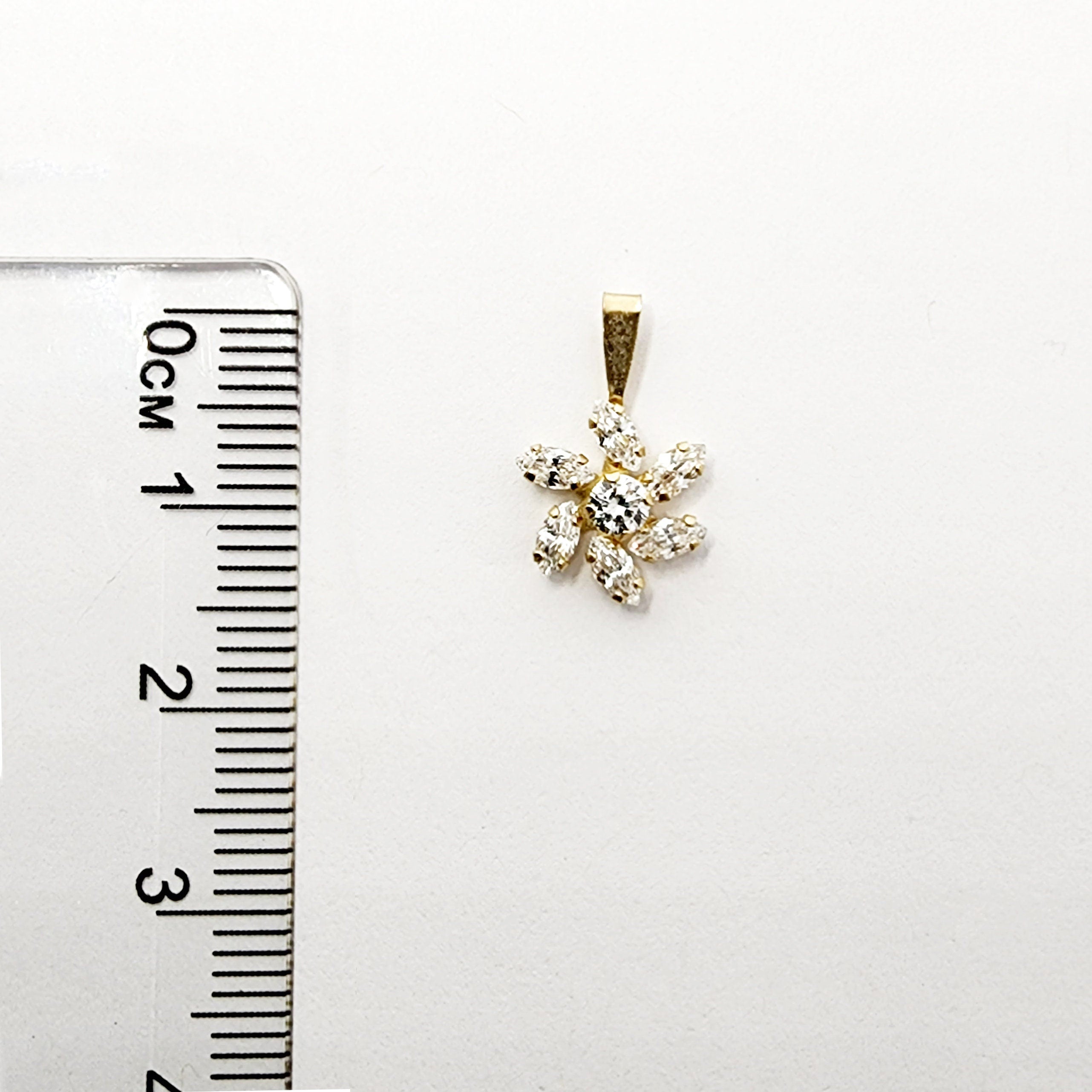Sparkling CZ Starburst 10KT Gold Pendant, Cubic Zirconia Pendant, Shimmering Jewelry, Dazzling Starburst Design Pendant Elegant Accessories