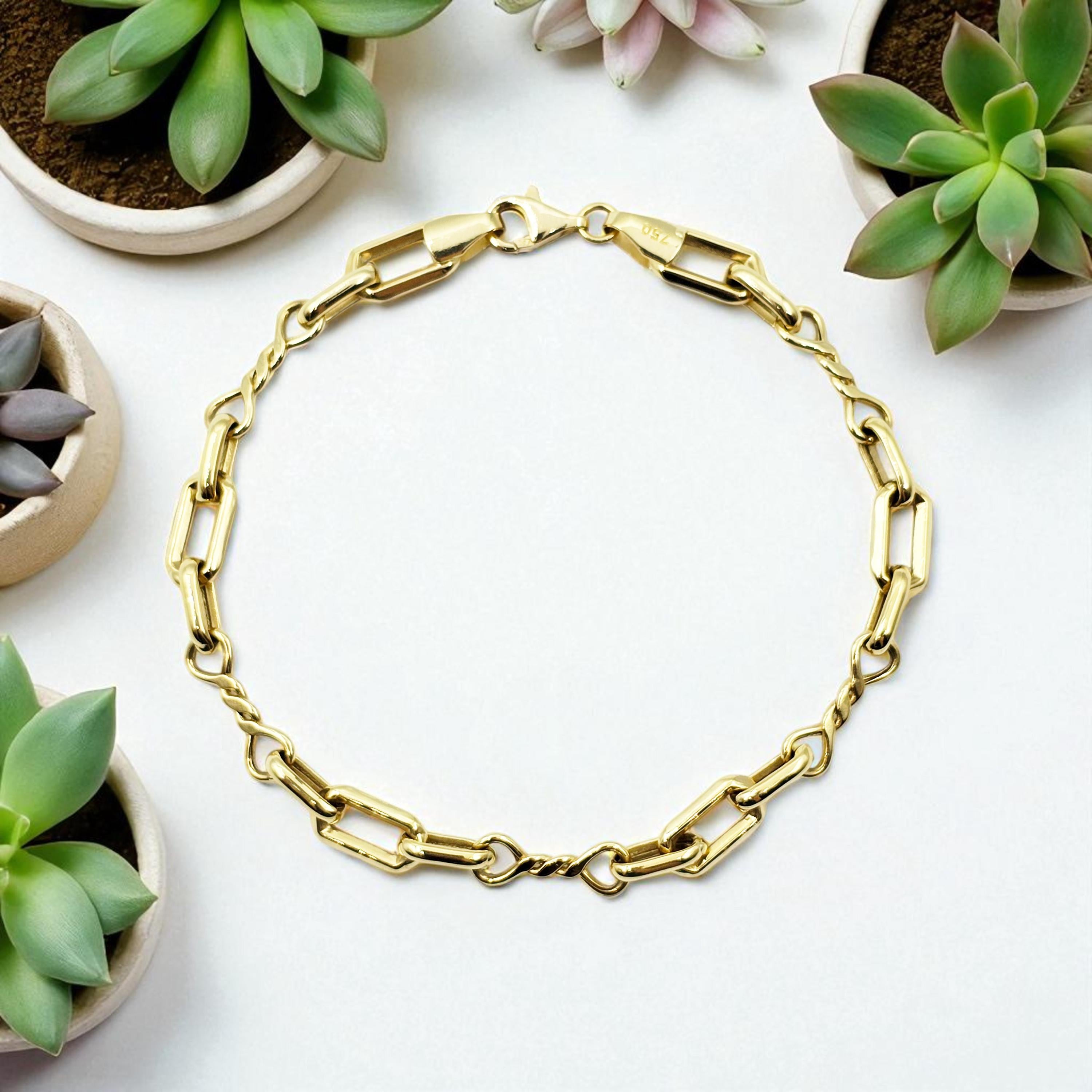 18K Yellow Gold Rectangular Link Bracelet: Lightweight Fine Jewelry